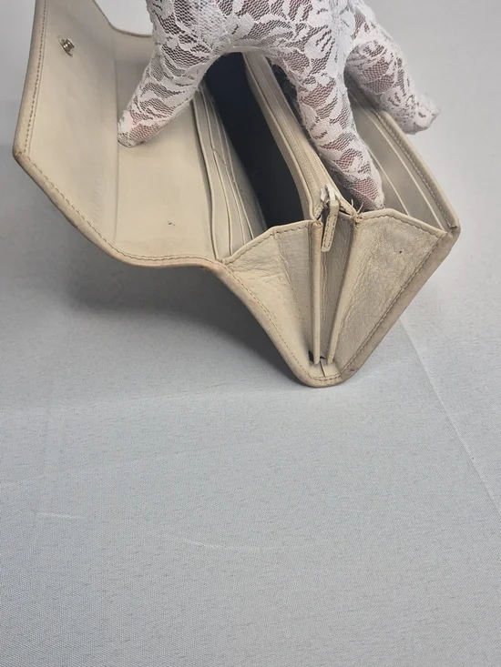 Gucci Beige Brown GG Supreme Continental Wallet with Green-Red Web - Picture 14 of 17